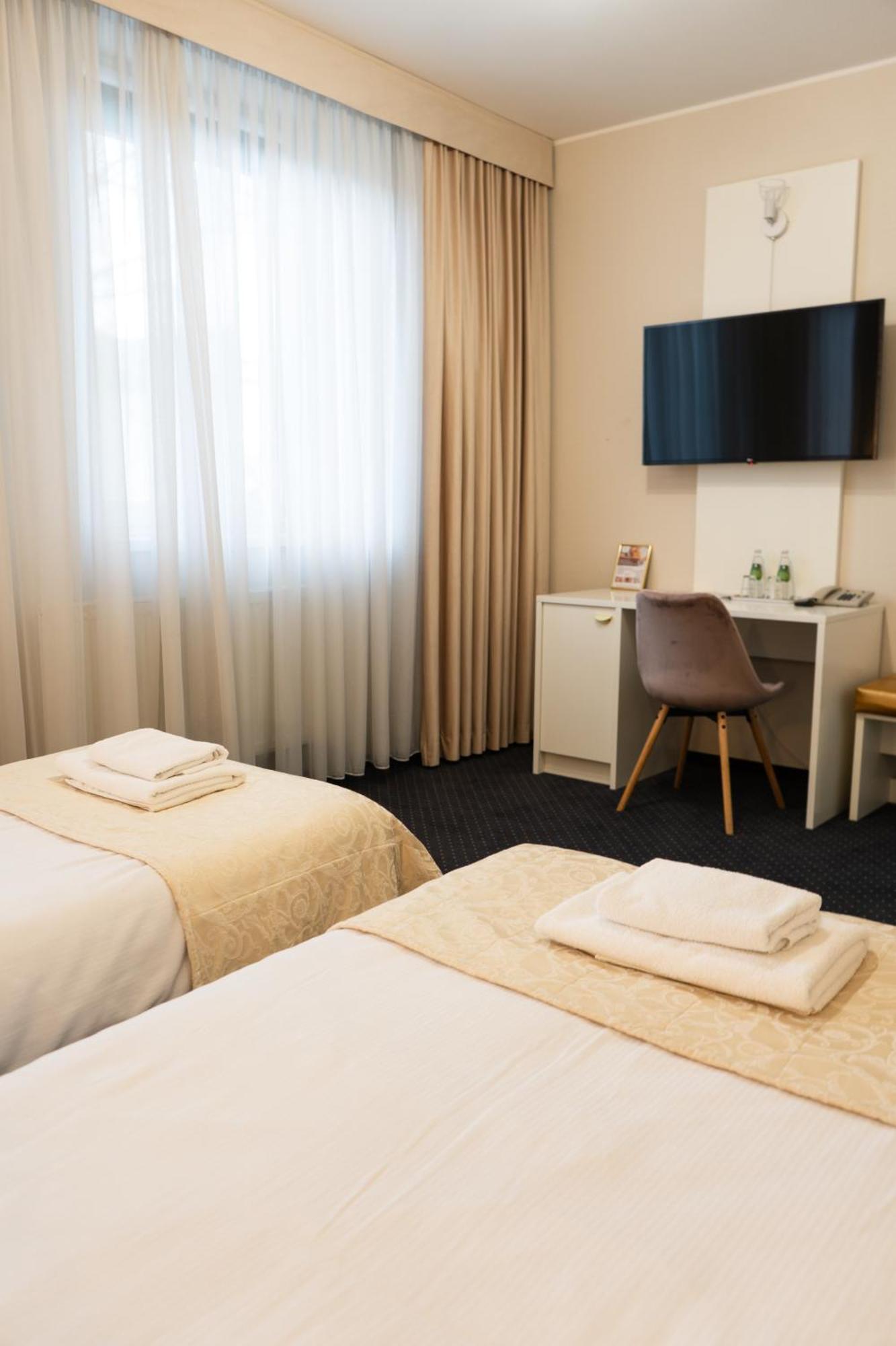 Hotel Court Wellness&Spa Kedzierzyn-Kozle Exterior photo